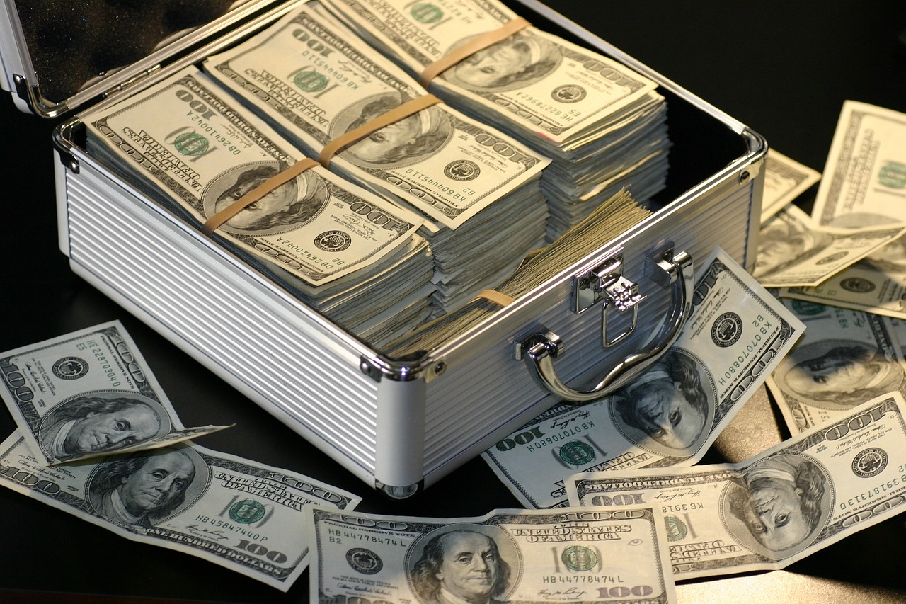 Crypto Billionaires Lose Big Amid SEC's 2023 Crackdown on Binance and Coinbase
